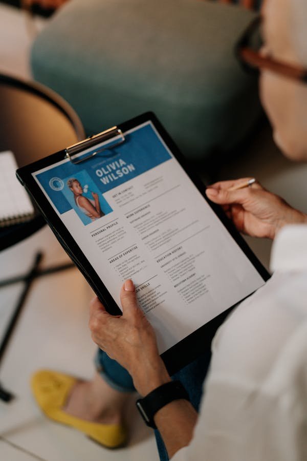 Quoi mettre dans un cv : astuces efficaces pour 2025