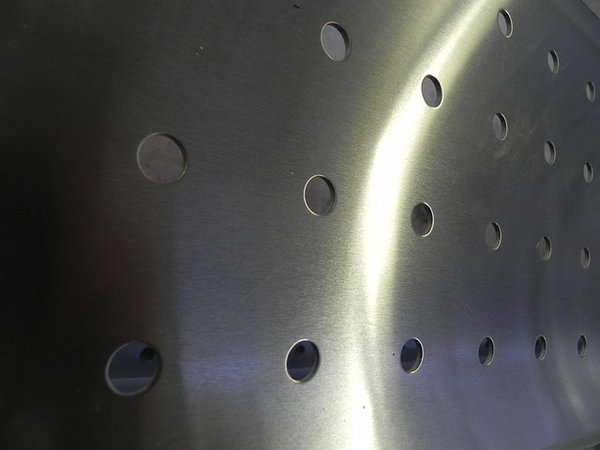 Augmentez l'efficacité de votre production avec le poinçonnage de tôle